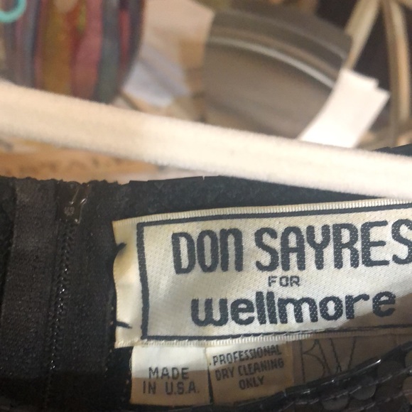 Dress in a beautiful knit (like St John). Size 8 - Picture 3 of 3